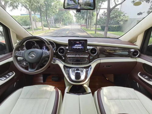 奔馳v260l高頂七座商務(wù)讓您隨心所欲